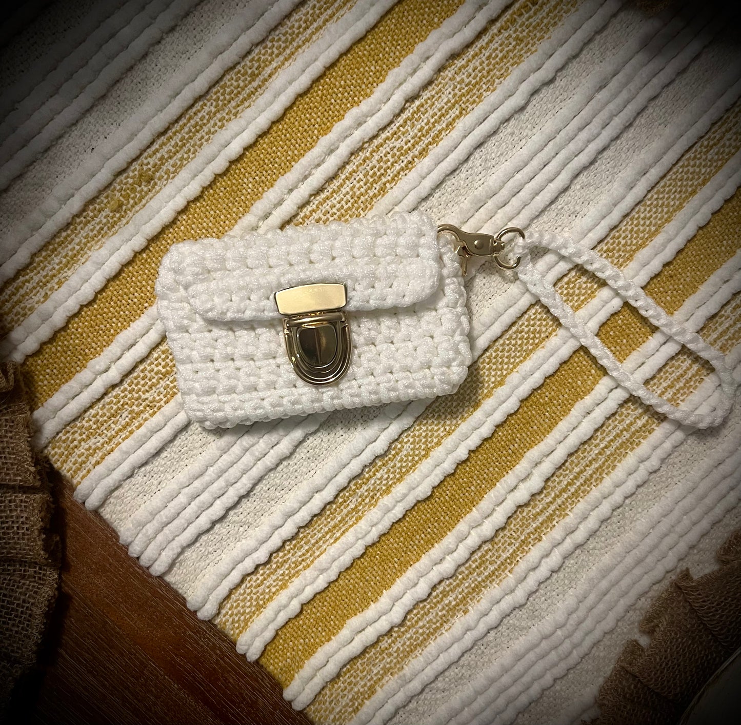 The Alva wallet(white